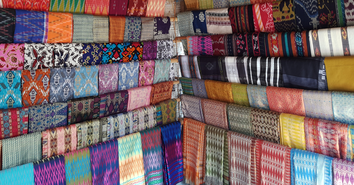 Kain tenun tradisional indonesia